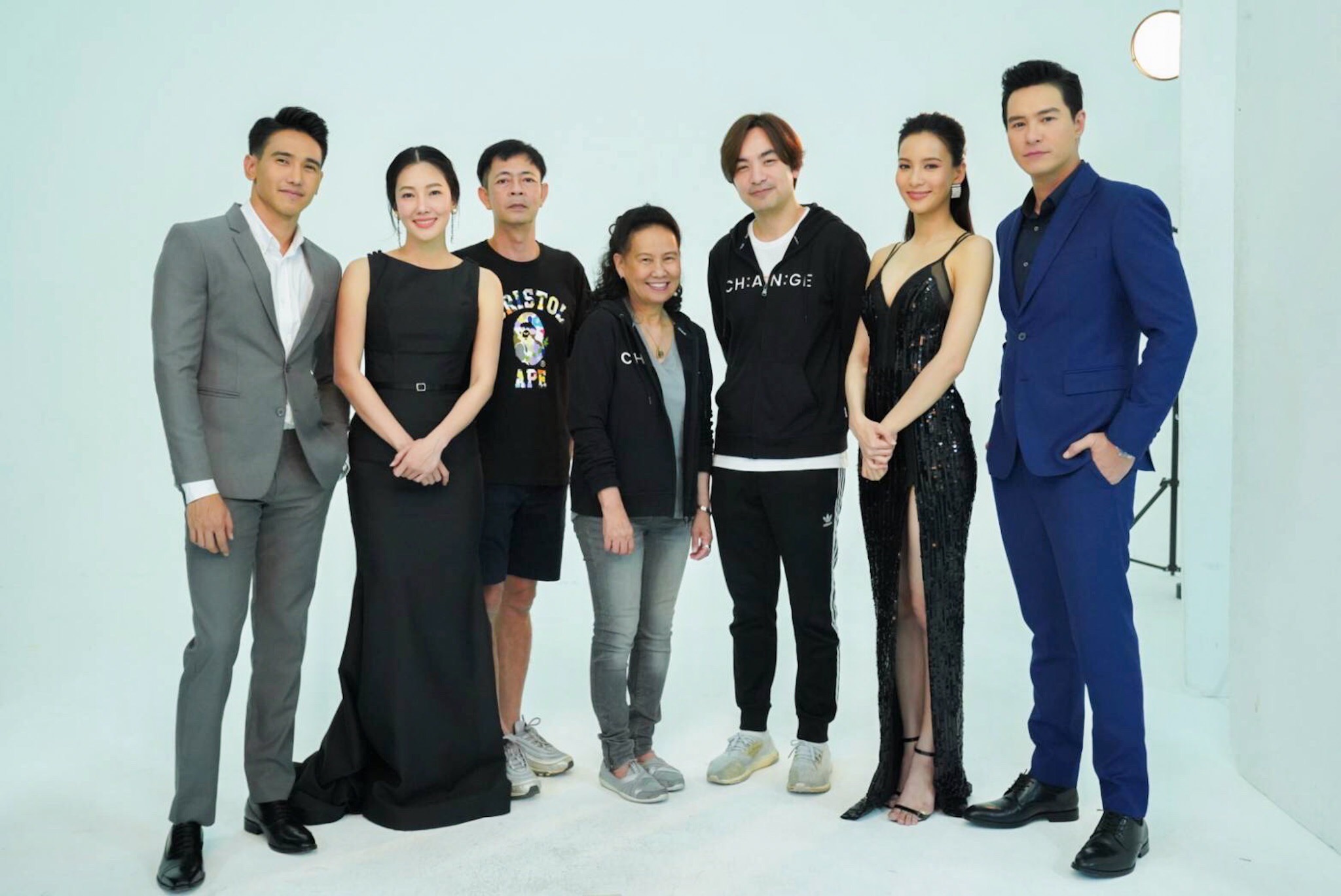 ภาพ พี่ฉอด พี่เอส และเหล่านักแสดง