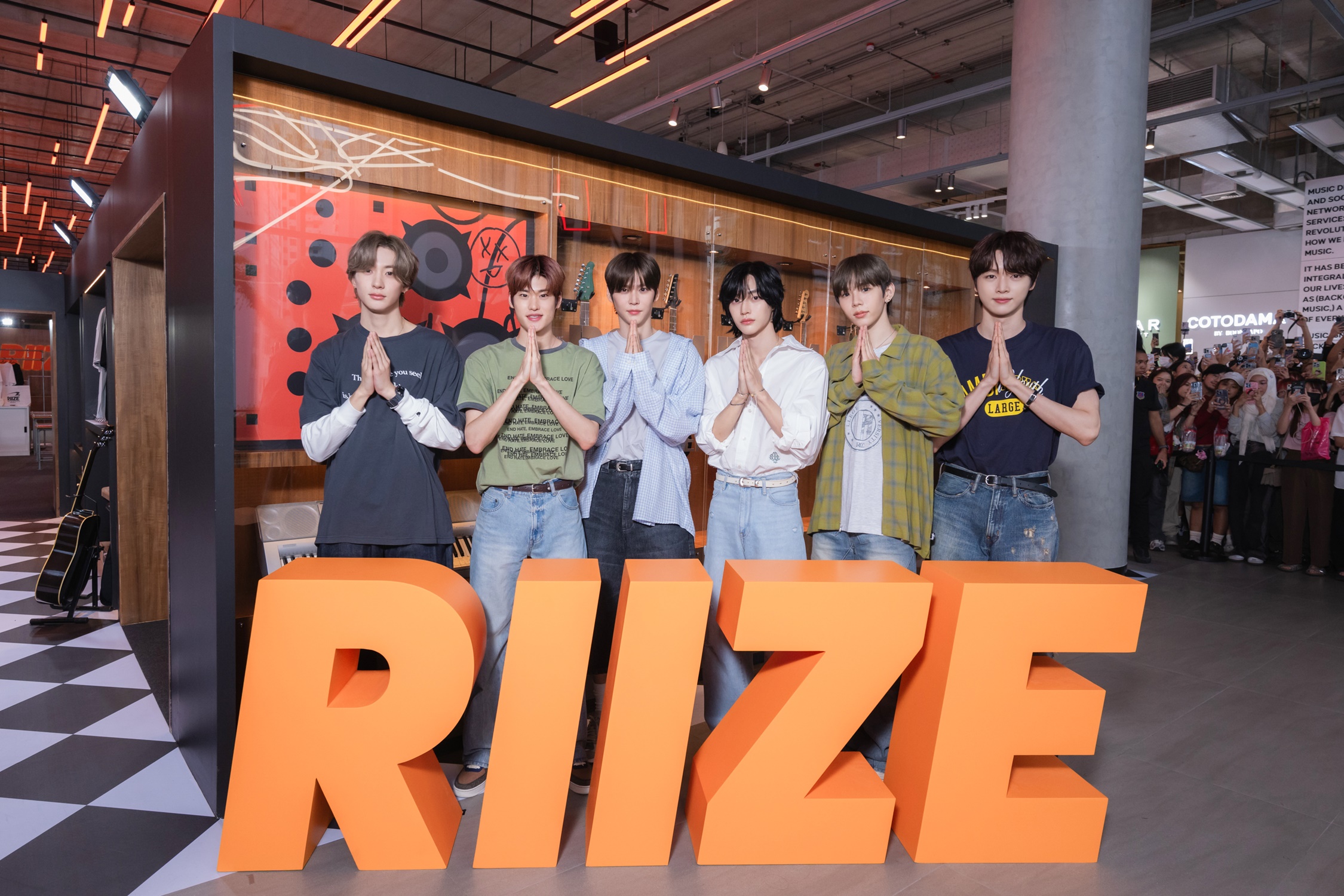 RIIZE (ไรซ์) เซอร์ไพรส์เยือนป๊อปอัปสโตร์ครั้งแรกในเอเชียตะวันออกเฉียง ...