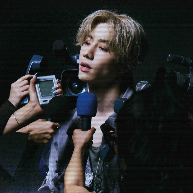 Mark Tuan_hold still (2)