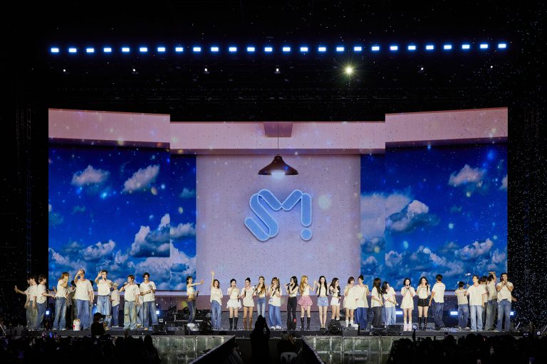 (ภาพที่ 1. รวมศิลปิน) การแสดง SMTOWN LIVE 2025-26 [THE CULTURE, THE FUTURE] in BANGKOK