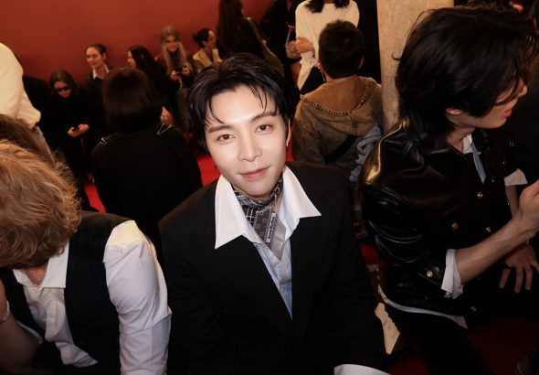 JOHNNY (จอห์นนี่) วง NCT (เอ็นซีที) ที่ปารีสแฟชั่นวีกของ Acne Studios (1)