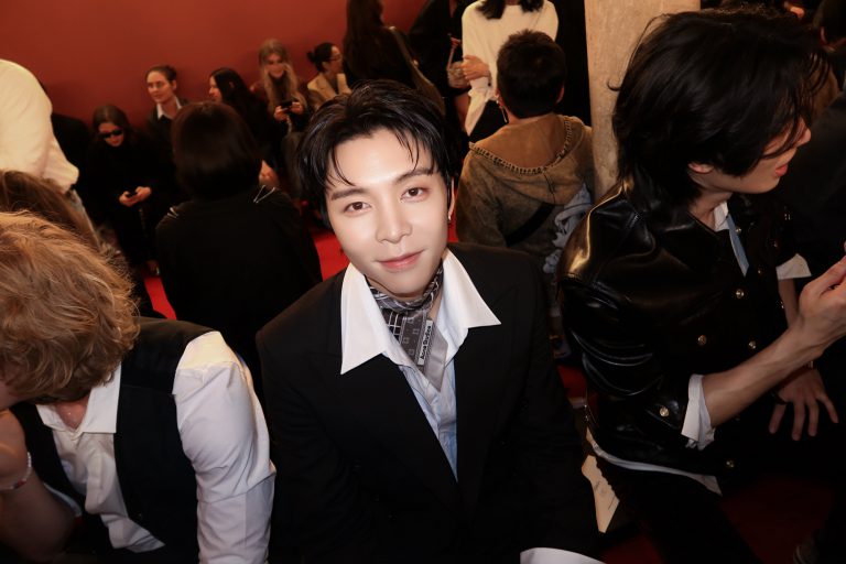 JOHNNY (จอห์นนี่) วง NCT (เอ็นซีที) ที่ปารีสแฟชั่นวีกของ Acne Studios (1)