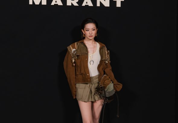 SEULGI (ซึลกิ) วง Red Velvet (เร้ด เวลเว็ท) เข้าร่วมงานแฟชั่นโชว์ของ Isabel Marant ภาพที่ 1 (1)