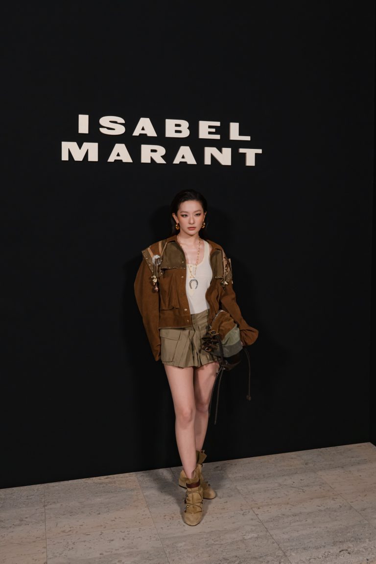 SEULGI (ซึลกิ) วง Red Velvet (เร้ด เวลเว็ท) เข้าร่วมงานแฟชั่นโชว์ของ Isabel Marant ภาพที่ 1 (1)