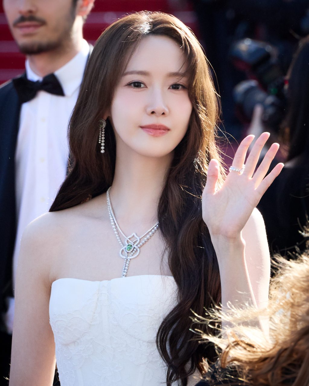 [ภาพที่ 2] YOONA (ยุนอา) บนพรมแดงคานส์